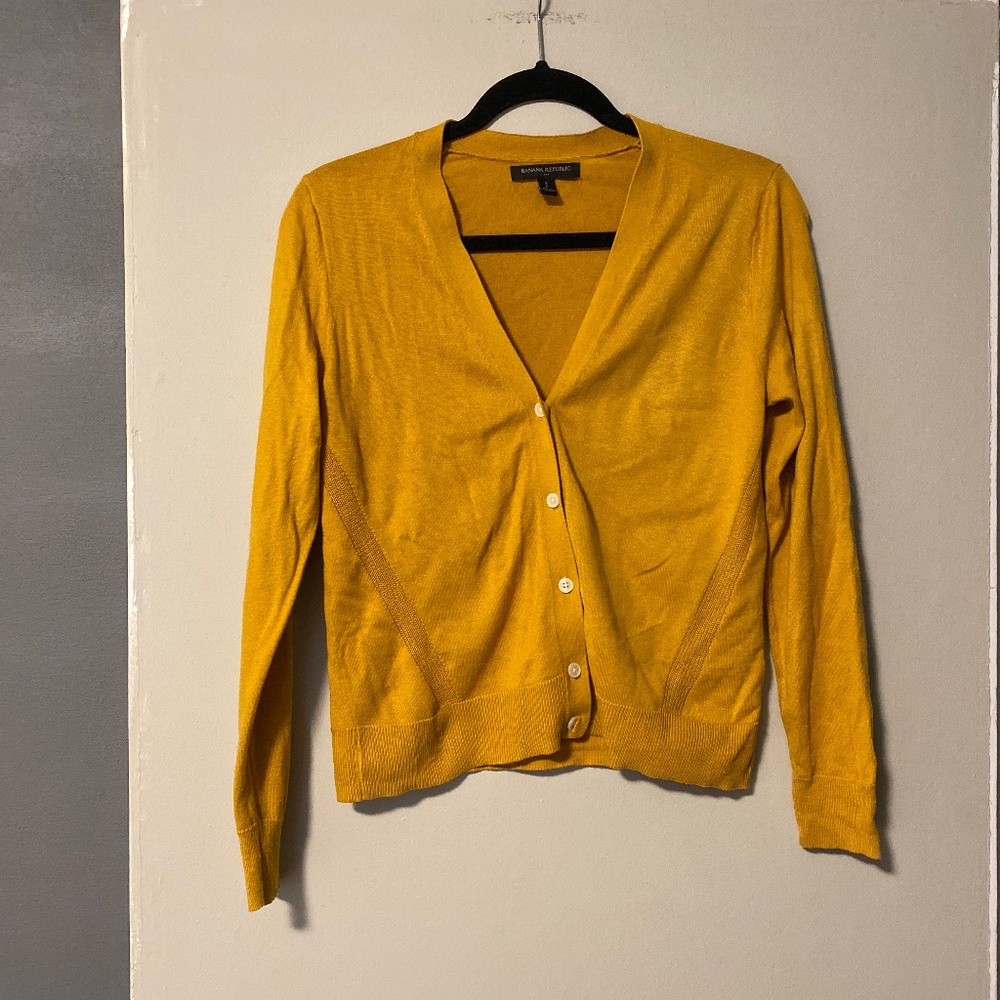 Very cute Banana Republic cardigan mustard size S